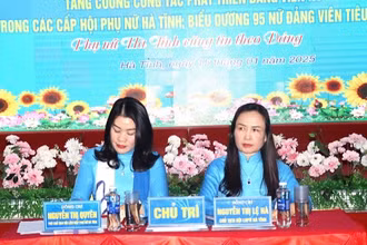 Chủ tọa hội thảo.
