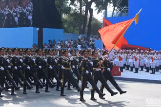 Khối Đoàn Nghi lễ Danh dự Quân Giải phóng nhân dân Trung Quốc tham gia diễu binh, diễu hành.