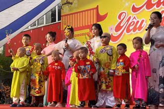Phần trình diễn ca khúc "Giấc mơ của mẹ" gây ấn tượng với các khán giả.