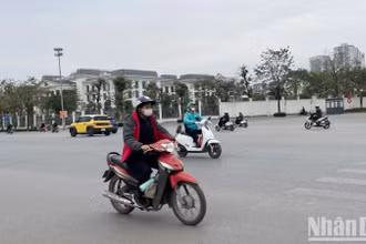 Khu vực Hà Nội sáng sớm có sương mù, trời rét. (Ảnh: ĐT)