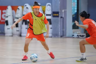 Các thành viên đội tuyển futsal nữ Việt Nam trong một buổi tập. (Ảnh: VFF)