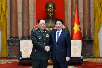 Chủ tịch nước Lương Cường tiếp Thượng tướng Trương Hựu Hiệp, Phó Chủ tịch Quân ủy Trung ương Trung Quốc. 