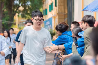 Thí sinh tại kỳ thi vào lớp 10 của Hà Nội năm học 2023-2024 (Ảnh: Trường THPT Việt Đức) 