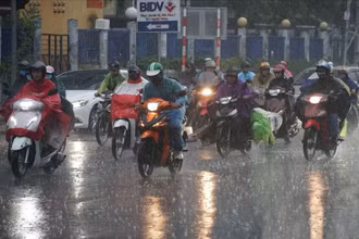 Khu vực Hà Nội từ chiều tối 10-11/8 có mưa vừa, mưa to, có nơi mưa rất to và dông. (Ảnh minh họa)