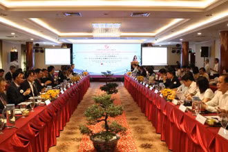 Quang cảnh Hội nghị bàn tròn giữa chính quyền thành phố và Hiệp hội doanh nghiệp Nhật Bản.
