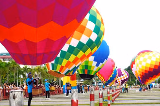Lễ hội Khinh khí cầu hấp dẫn nhân dân, du khách.