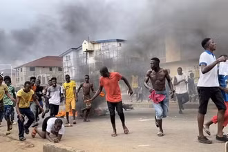 Người biểu tình chống chính phủ ở Sierra Leone ngày 10/8. (Nguồn: Reuters)