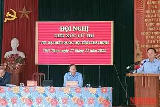 Phó Chủ tịch Quốc hội Nguyễn Khắc Định tiếp thu và trả lời ý kiến cử tri huyện Thái Thụy (tỉnh Thái Bình).