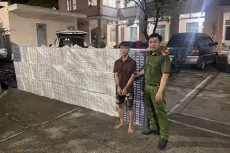 Số lượng lớn thuốc lá điếu ngoại nhập lậu do hai đối tượng vận chuyển.