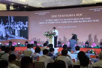 Đồng chí Nguyễn Xuân Thắng phát biểu tại hội thảo.