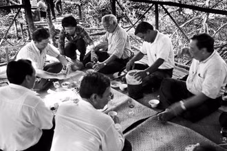Thủ tướng Võ Văn Kiệt thăm lâm trường 184, huyện Ngọc Hiển, Cà Mau. (Ảnh tư liệu)