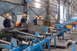 Hoạt động sản xuất kinh doanh tại Nhà máy ống thép Hòa Phát, Khu công nghiệp Hòa Khánh, quận Liên Chiểu. (Ảnh Ban quản lý cung cấp)