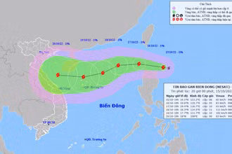 Vị trí và hướng di chuyển của bão gần Biển Đông. (Nguồn: nchmf.gov.vn)