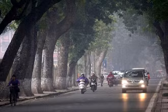 Khu vực Hà Nội sáng sớm có sương mù rải rác, đêm và sáng sớm trời lạnh. (Ảnh minh họa)