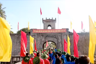 Đoàn Hành trình tri ân 2022 dâng hương tưởng nhớ công ơn các Anh hùng, liệt sĩ.
