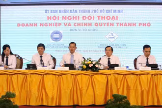 Ban tổ chức giải đáp thắc mắc về chính sách thuế cho các doanh nghiệp.