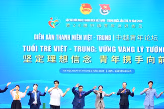 Các diễn giả của Diễn đàn Thanh niên Việt-Trung trong khuôn khổ chương trình hòa chung không khí thắm tình đoàn kết, hữu nghị.