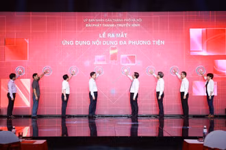 Đại diện lãnh đạo Bộ Thông tin và Truyền thông, thành phố Hà Nội và Đài Phát thanh-Truyền hình Hà Nội khai trương ứng dụng nội dung đa phương tiện Hanoi On.