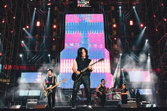 Ban nhạc Bức tường sẽ tham dự Hà Nội Rock với những ca khúc sôi động. (Ảnh: FBBN)