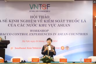 Tiến sĩ Ulysses Dorotheo trao đổi tại Hội thảo chia sẻ kinh nghiệm kiểm soát thuốc lá của các nước khu vực ASEAN.
