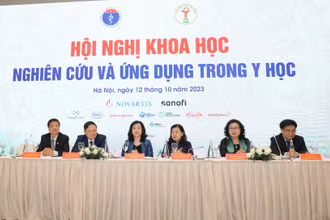 Đoàn chủ tọa Hội nghị.