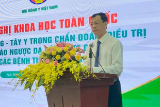 TS Nguyễn Tri Thức, Thứ trưởng Y tế phát biểu tại hội nghị.