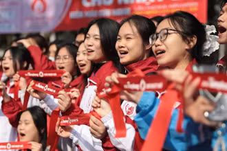 Đông đảo bạn trẻ tham gia chương trình Chủ nhật đỏ năm 2025.