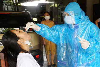 Trong giai đoạn bùng phát dịch Covid-19, rất nhiều lực lượng được huy động để lấy mẫu, vận chuyển bệnh phẩm.