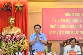 Chủ tịch Quốc hội Vương Đình Huệ chủ trì buổi làm việc với Ban Thường vụ Tỉnh ủy Hà Tĩnh.