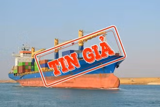 Tàu thuyền trên Kênh đào Suez. (Ảnh: TTXVN)
