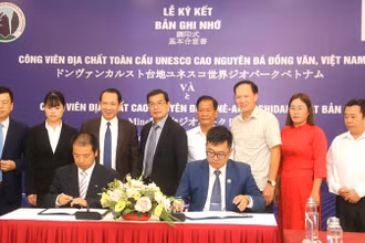 Lễ ký kết biên bản ghi nhớ hợp tác giữa 2 công viên địa chất. 