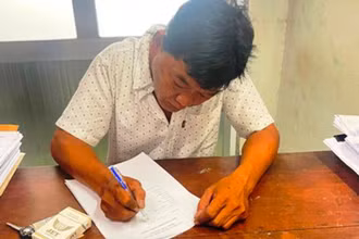 Đối tượng Nguyễn Văn Khanh tại cơ quan công an.
