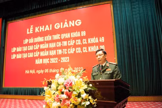 Giám đốc Học viện Quốc phòng Trần Việt Khoa phát biểu tại buổi lễ.