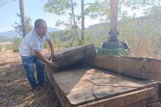 Nhiều phản gỗ có kích thước lớn được tìm thấy tại điểm tập kết đầu tiên.