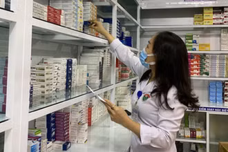 Thủ tướng chỉ đạo triển khai các giải pháp bảo đảm đủ thuốc, trang thiết bị y tế phục vụ công tác khám bệnh, chữa bệnh cho người dân.
