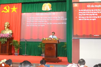 Phó Giáo sư, Tiến sĩ Nguyễn Quốc Dũng, Giám đốc Học viện Chính trị khu vực 2, phát biểu tại hội nghị. 