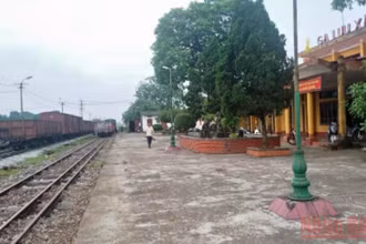 Ga Lưu Xá thưa vắng tàu qua lại.