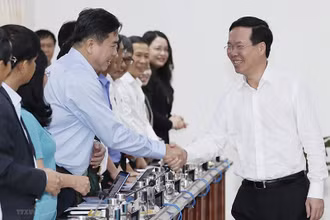 Chủ tịch nước Võ Văn Thưởng làm việc với lãnh đạo chủ chốt tỉnh Phú Yên về triển khai thực hiện nhiệm vụ nửa đầu nhiệm kỳ Nghị quyết Đại hội XIII của Đảng, Nghị quyết Đại hội Đảng bộ tỉnh lần thứ 17, nhiệm kỳ 2020-2025. (Ảnh: TTXVN)