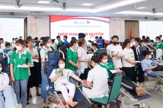 Gần 500 đơn vị máu đã được thu tại Ngày hội hiến máu sinh viên tình nguyện.