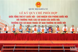 Lễ ký kết quy chế phối hợp giữa Tổng Thư ký, Chủ nhiệm Văn phòng Quốc hội với Thường trực các cơ quan của Quốc hội, Trưởng các cơ quan thuộc Ủy ban Thường vụ Quốc hội. (Ảnh: Duy Linh)