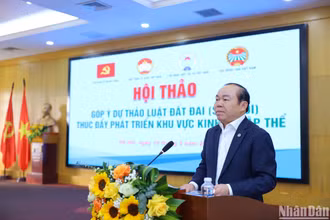 Chủ tịch Liên minh Hợp tác xã Việt Nam Nguyễn Ngọc Bảo phát biểu tại Hội thảo.