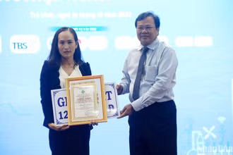 Thí sinh Nguyễn Thị Hồng Nghiệp, huyện Cầu Kè đạt giải Nhất cuộc thi “Ý tưởng khởi nghiệp đổi mới sáng tạo tỉnh Trà Vinh năm 2022”.
