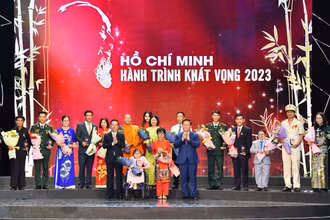 [Ảnh] Chủ tịch nước Võ Văn Thưởng dự Chương trình “Hồ Chí Minh-Hành trình khát vọng 2023”