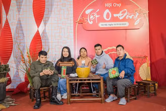 Hội chợ Tết 0 Đồng tặng suất quà tết cho hơn 1.500 người khuyết tật và người yếu thế.