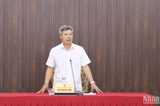 Phó Chủ tịch Ủy ban nhân dân tỉnh Hồ Quang Bửu phát biểu chỉ đạo tại hội nghị.