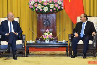 Chủ tịch nước Nguyễn Xuân Phúc tiếp Bộ trưởng Ngoại giao Hy Lạp Nikolaos Dendias.