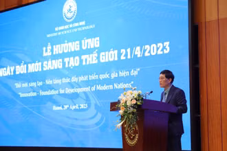 Thứ trưởng Khoa học và Công nghệ Trần Văn Tùng phát biểu ý kiến.