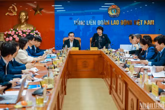 Chủ nhiệm Ủy ban Xã hội của Quốc hội Nguyễn Thúy Anh phát biểu khai mạc Hội nghị. 