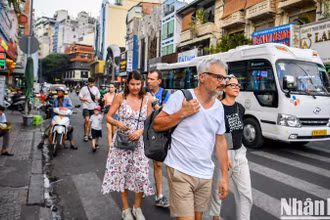 [Infographic] Lượng khách quốc tế đến Việt Nam trong 4 tháng đầu năm 2025