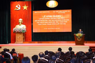 Quang cảnh Lễ khai giảng Lớp bồi dưỡng. (Ảnh: dangcongsan.vn)